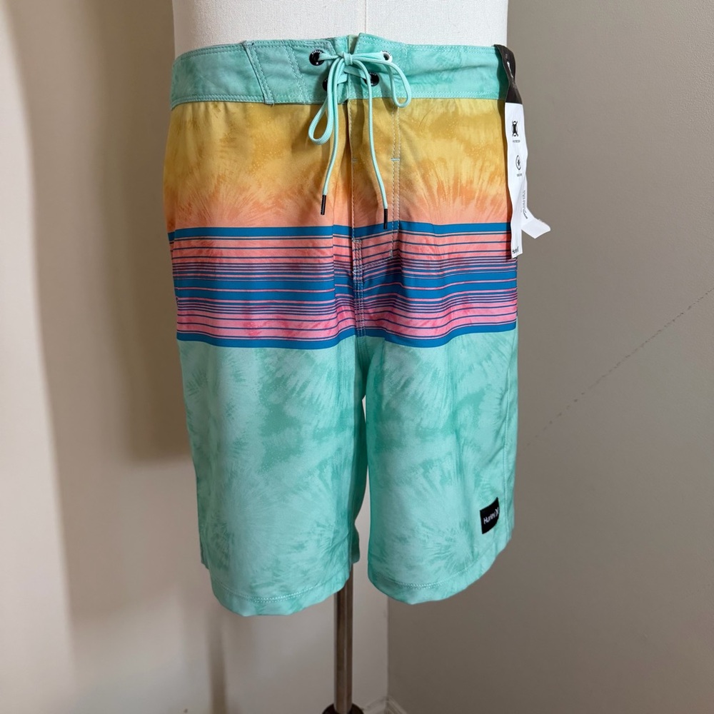 Hurley Men’s Phantom Weekender- SZ 29 - 20” Boardshorts Multicolors